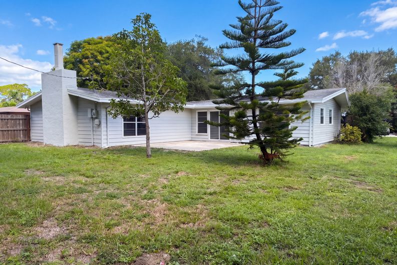Photo 5 of 26 of 3010 Hatton St, Sarasota, FL