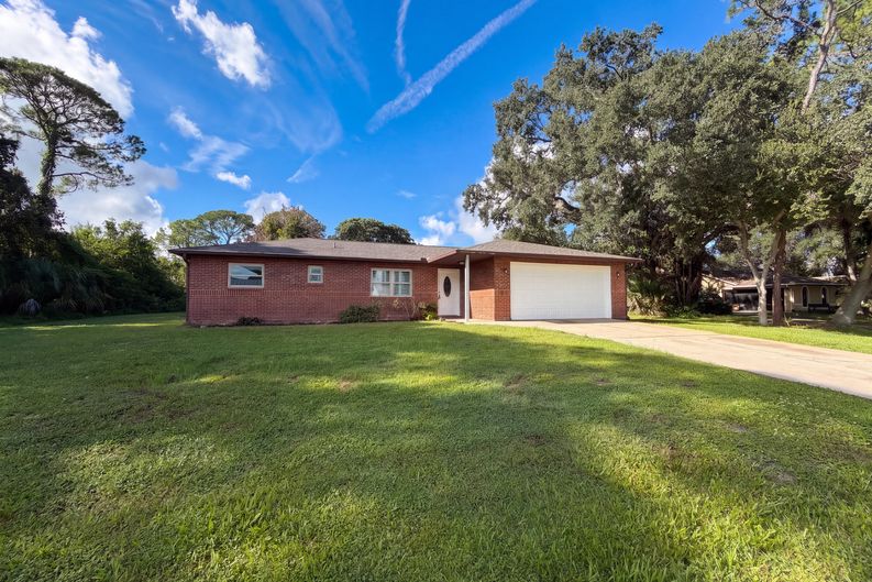 Photo 5 of 25 of 1008 Lynbrook St NW, Palm Bay, FL