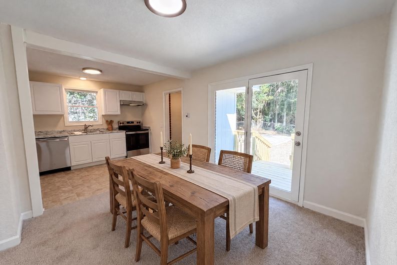 Photo 8 of 17 of 2112 Axson St, Cayce, SC