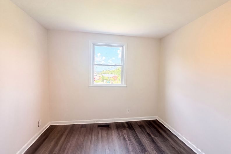 Photo 7 of 16 of 1447 Snell Blvd, Nashville, TN