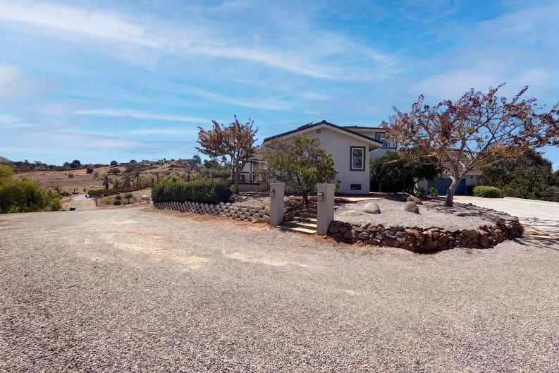 Photo 39 of 42 of 1596 Aldorado Dr, Vista, CA