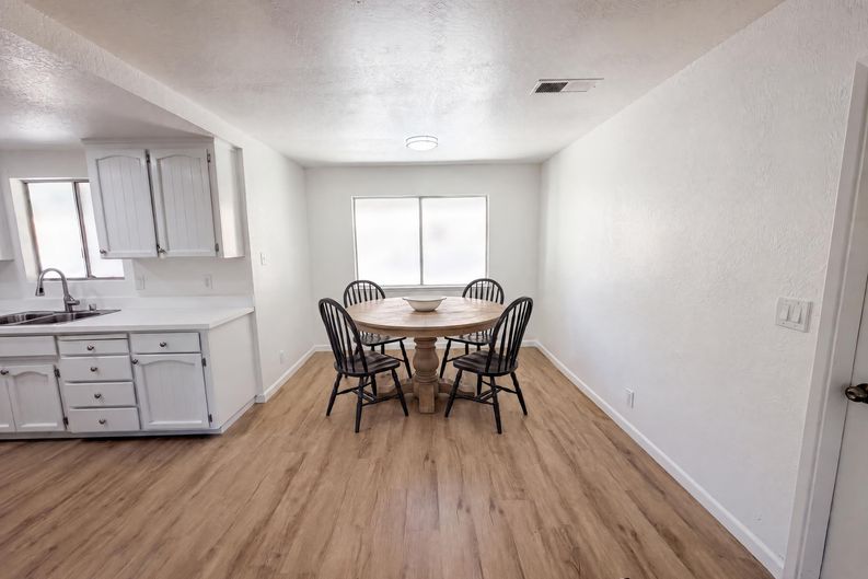 Photo 11 of 29 of 6041 Thornicroft Dr, Valley Springs, CA