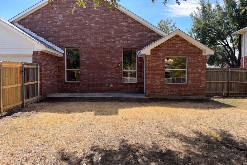 Photo 5 of 25 of 7109 Cottonwood Cir, Sachse, TX