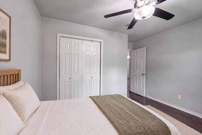 Photo 12 of 20 of 330 E Coral Way, Grand Prairie, TX