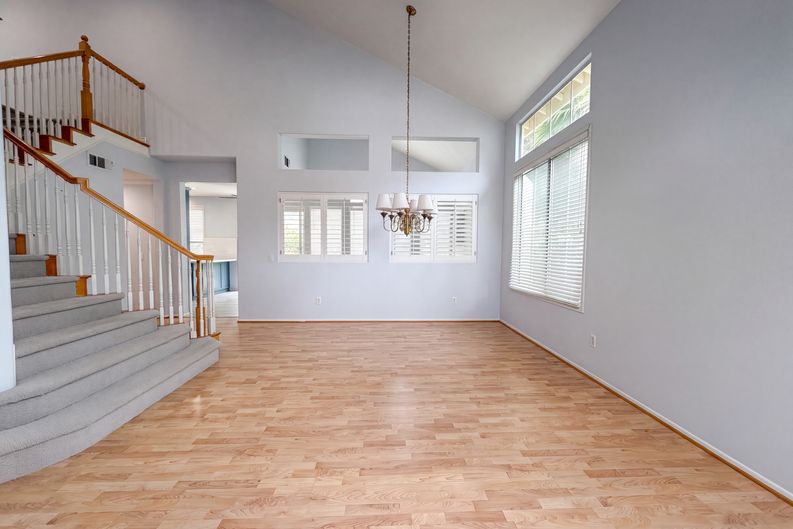 Photo 6 of 30 of 23608 Ashwood Pl, Valencia, CA