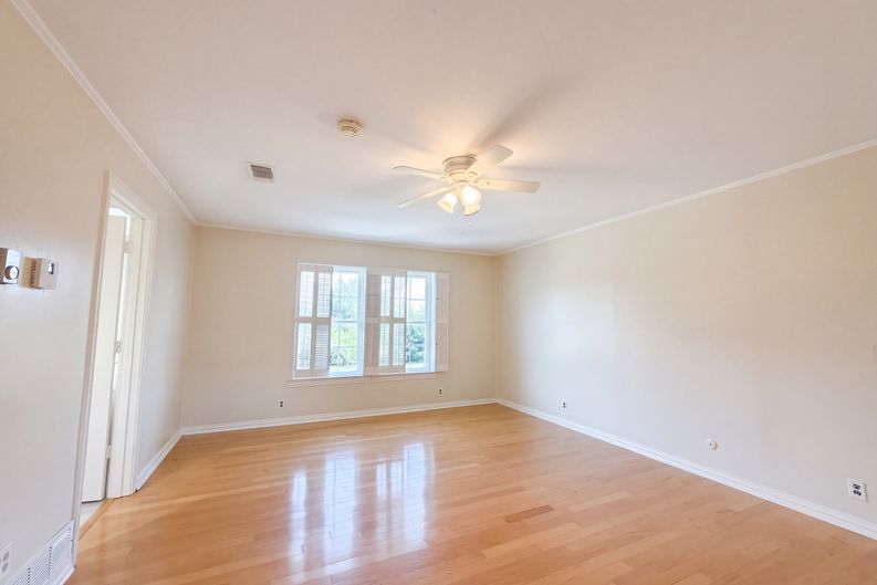 Photo 11 of 30 of 3111 Collard Rd, Arlington, TX