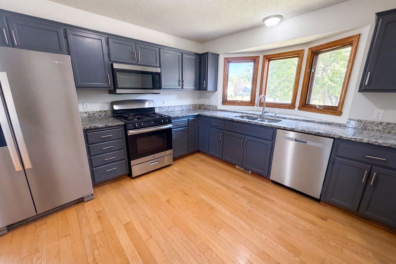 Photo 7 of 29 of 7537 Fairfield Rd, Brooklyn Park, MN