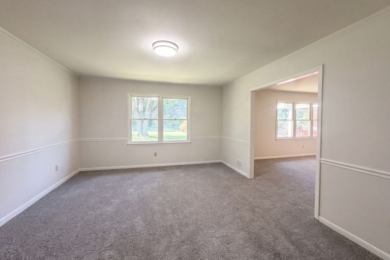 Photo 10 of 39 of 604 Meadowbrook Dr, Spartanburg, SC