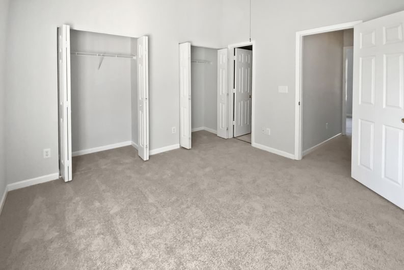 Photo 4 of 17 of 6086 Cougar Ln, Charlotte, NC