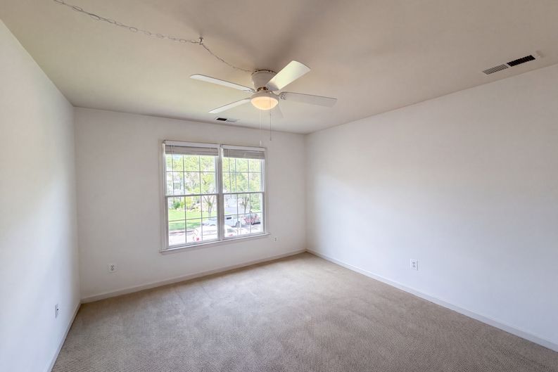 Photo 17 of 43 of 15559 Brown Deer Ct, Haymarket, VA