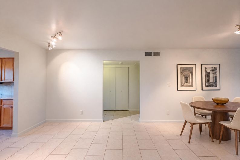 Photo 6 of 23 of 7700 E Meadowbrook Ave, Scottsdale, AZ