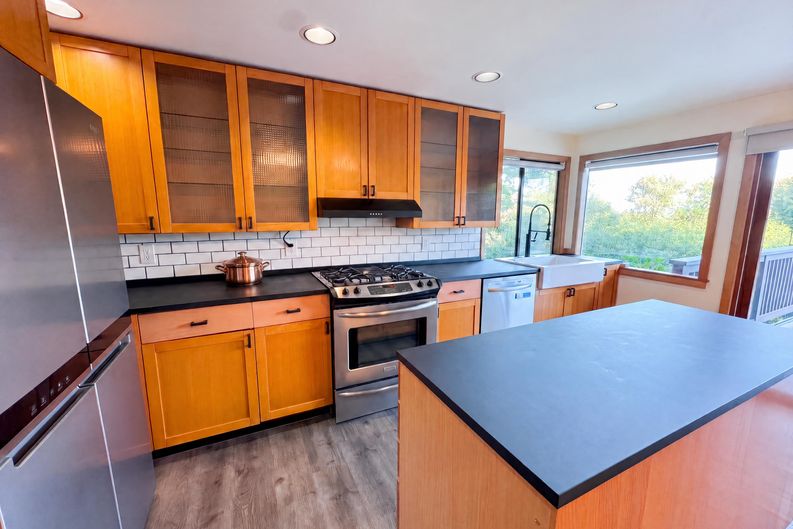Photo 6 of 29 of 4510 SW 244th St, Vashon, WA