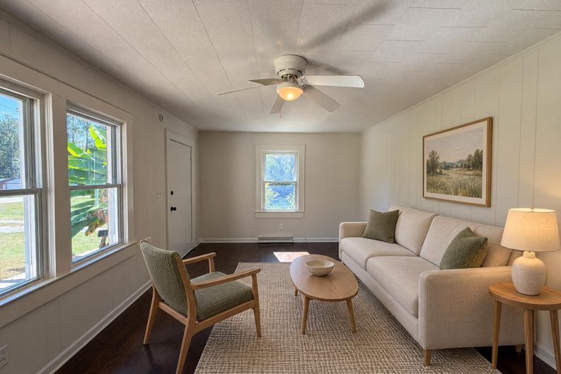 Photo 3 of 22 of 3511 Helmstetler Rd, Lexington, NC