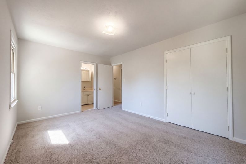 Photo 4 of 16 of 5408 Woodard Ct, Fayetteville, NC