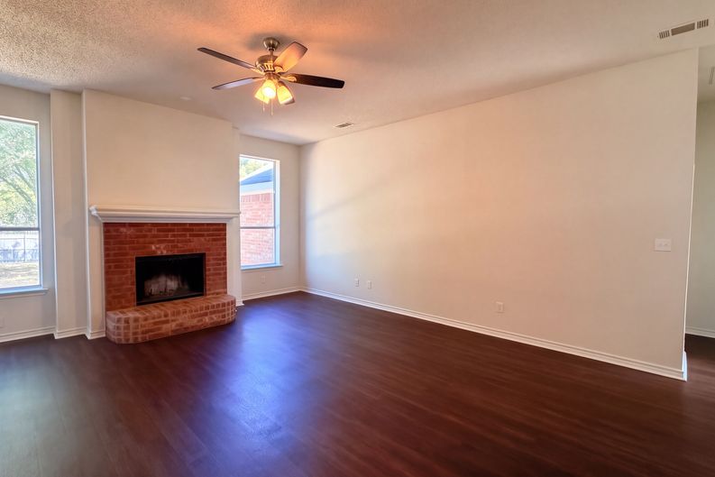 Photo 3 of 25 of 7109 Cottonwood Cir, Sachse, TX