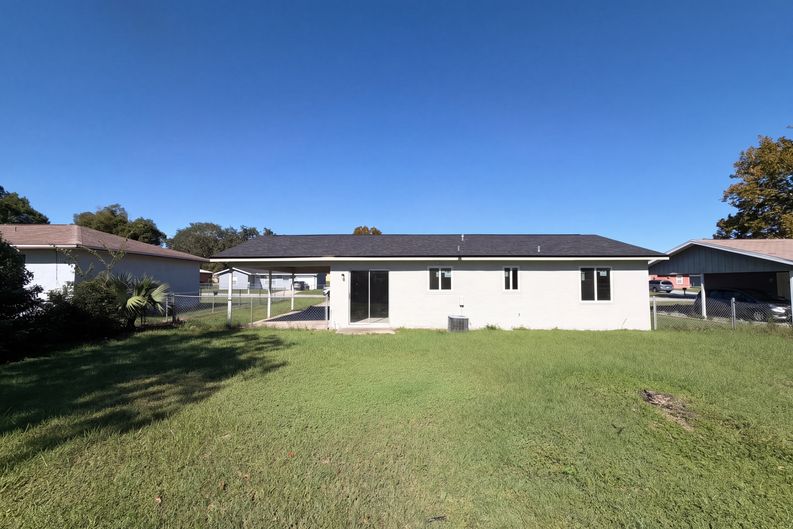 Photo 5 of 17 of 8801 SE 89th St, Ocala, FL