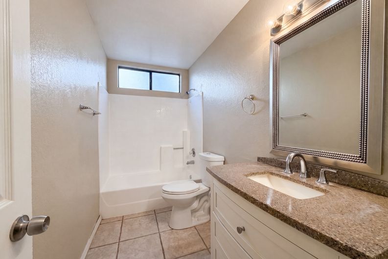 Photo 19 of 30 of 3164 Gingerwood Ln, Lancaster, CA