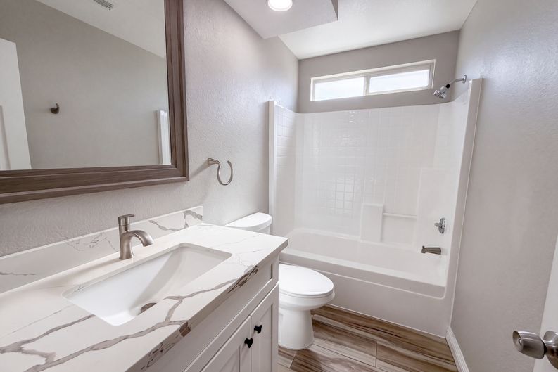 Photo 12 of 21 of 16960 Sorrento Ln, Victorville, CA
