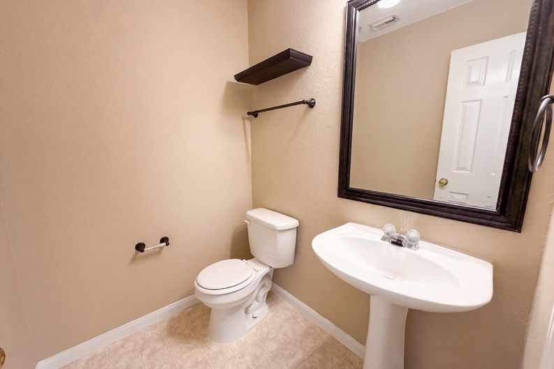 Photo 14 of 21 of 12159 Hawthorne Dr, Montgomery, TX