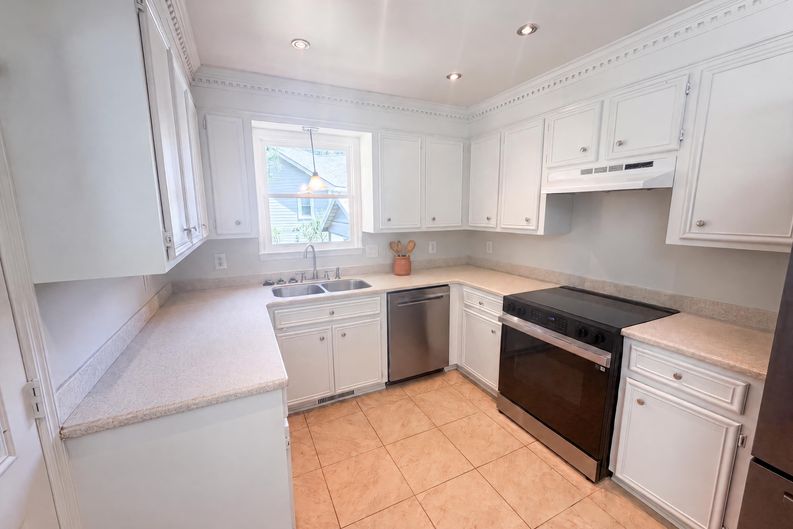 Photo 9 of 37 of 153 Courtney Oak Dr, West Columbia, SC