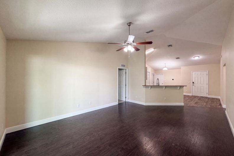 Photo 6 of 23 of 33137 Irongate Dr, Leesburg, FL