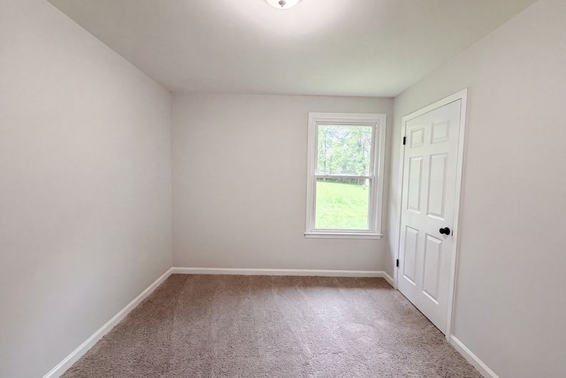 Photo 4 of 18 of 330 Harold Dr, Clarksville, TN