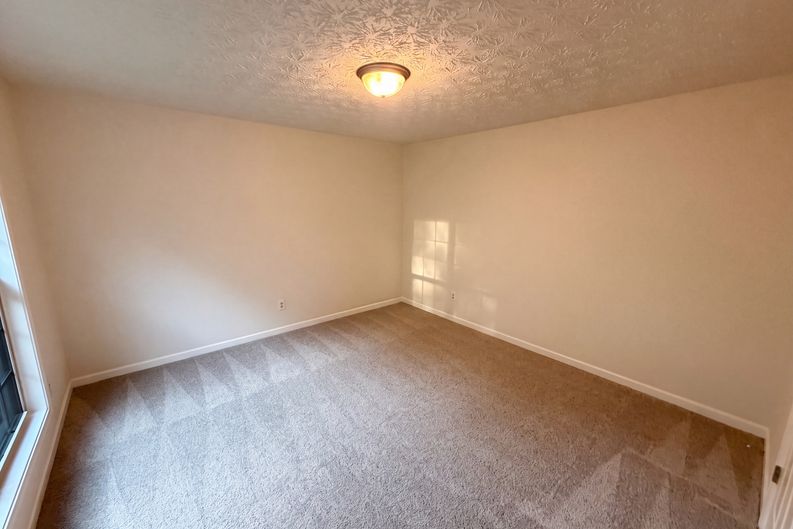 Photo 17 of 28 of 5747 Union Pointe Dr, Union City, GA