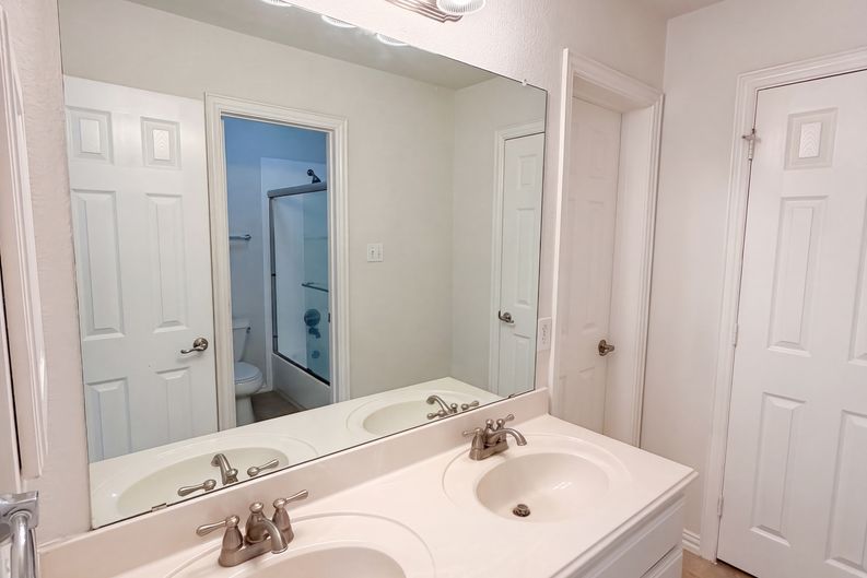 Photo 18 of 26 of 2716 Dearborn Ln, Frisco, TX