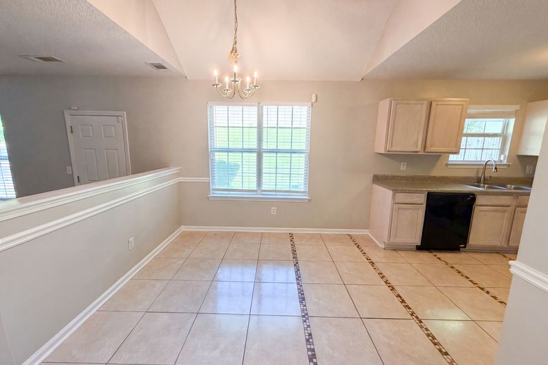 Photo 6 of 26 of 3045 Stonebridge Creek Dr, Lithonia, GA