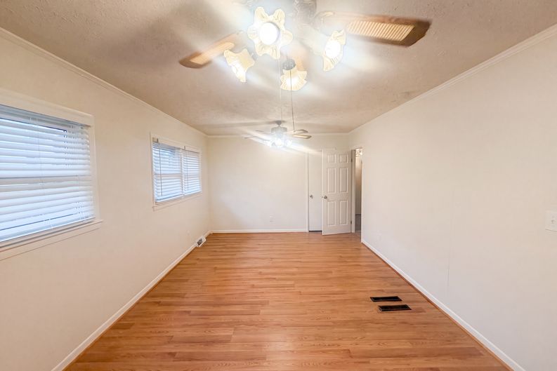 Photo 7 of 16 of 608 E Morehead St, Reidsville, NC