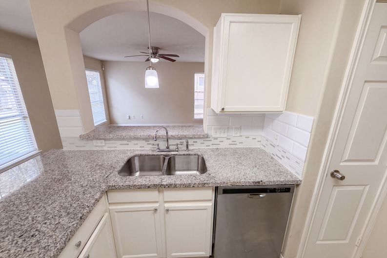 Photo 10 of 28 of 10250 Rolleston Ln, Houston, TX