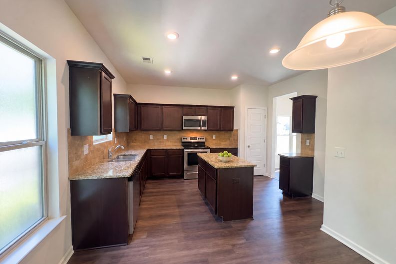 Photo 7 of 21 of 672 Mill Creek Trl, Jonesboro, GA