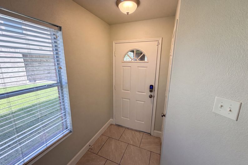 Photo 6 of 26 of 7327 Fox Hall Ln, Humble, TX