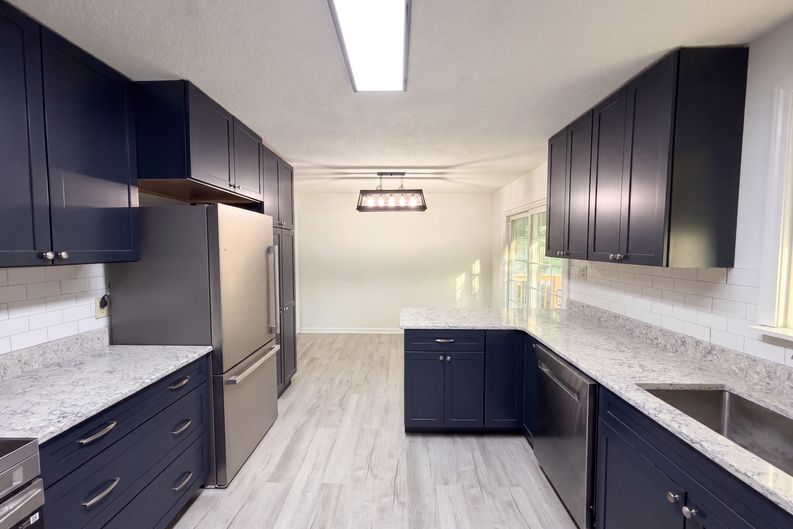 Photo 10 of 27 of 7301 Meadowbrook Cir, Knoxville, TN