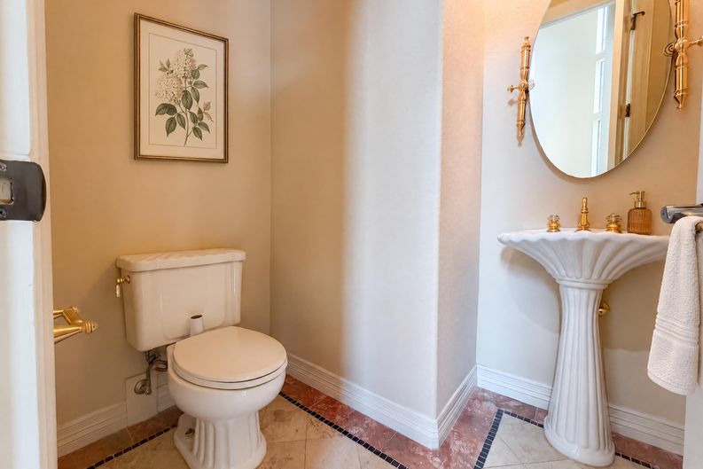 Photo 13 of 26 of 20646 Wahl Ln, San Antonio, TX