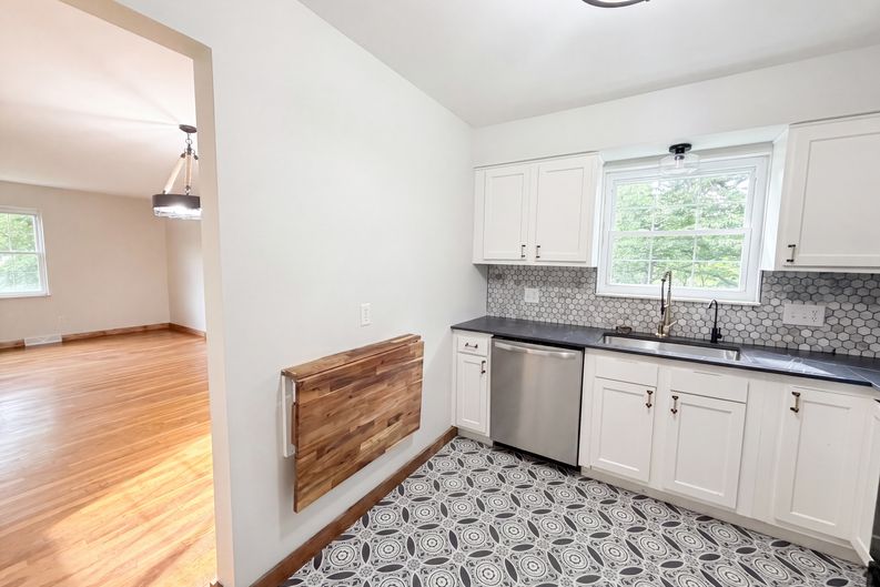 Photo 6 of 31 of 1004 Marcie Ln, Milford, OH
