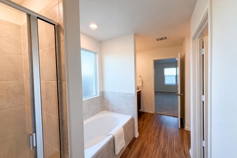 Photo 12 of 28 of 300 Arnage Dr, Hutto, TX