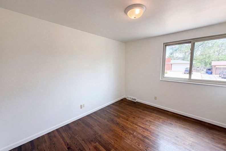 Photo 15 of 28 of 885 W 7th Avenue Dr, Broomfield, CO