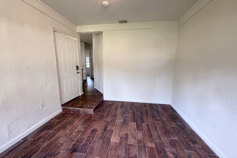 Photo 3 of 19 of 1834 Brooker Rd, Jacksonville, FL