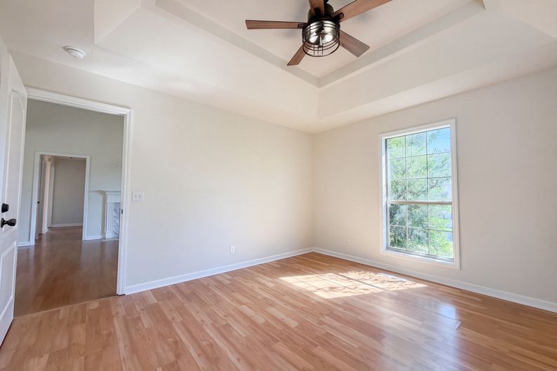 Photo 8 of 26 of 1037 Shadowbrook Dr, Greenbrier, TN