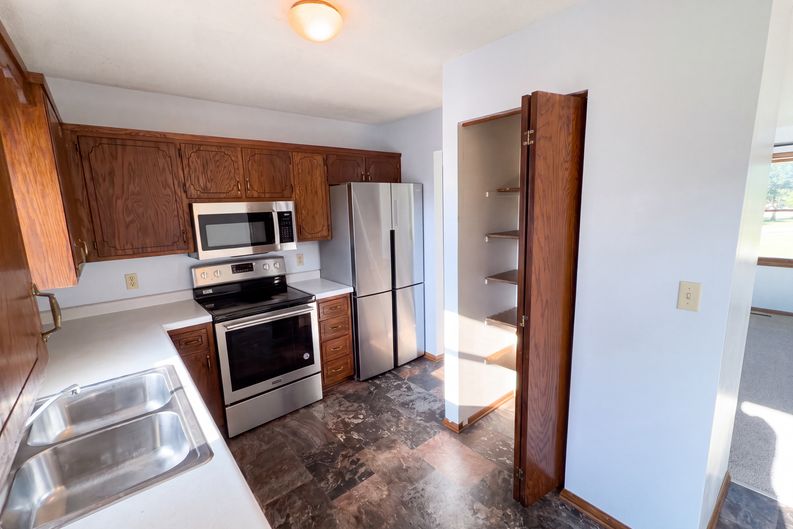 Photo 6 of 26 of 1720 24th Ave SE, Rochester, MN