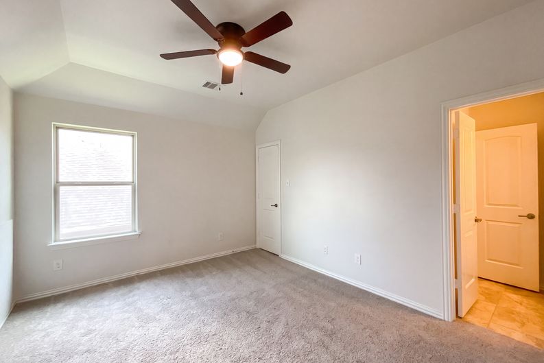 Photo 14 of 22 of 17118 Jetton Park Ln, Humble, TX