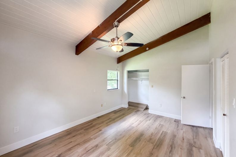 Photo 14 of 23 of 925 Park Pl, Deland, FL