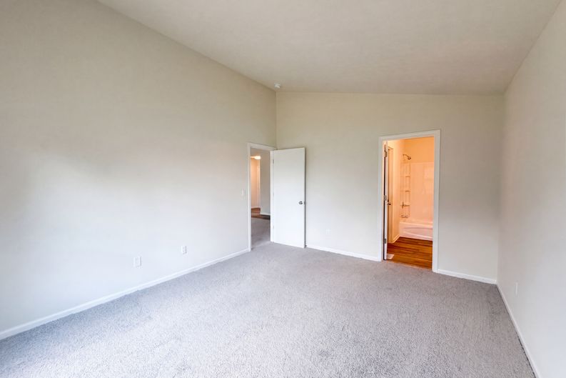 Photo 4 of 30 of 3223 Berkley Pointe Dr, Columbus, OH