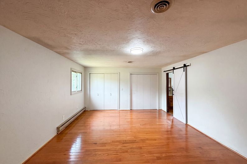 Photo 8 of 25 of 1015 Kingsway Dr, Lorain, OH