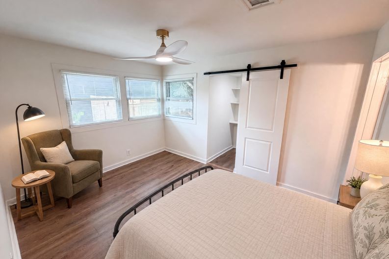 Photo 4 of 25 of 2225 Misty Ln SE, Smyrna, GA
