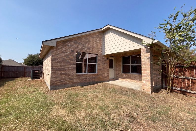 Photo 5 of 37 of 10710 Laurelton Ct, Humble, TX