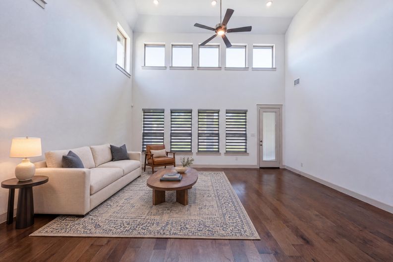 Photo 8 of 28 of 9694 Brackenfield Ln, Frisco, TX