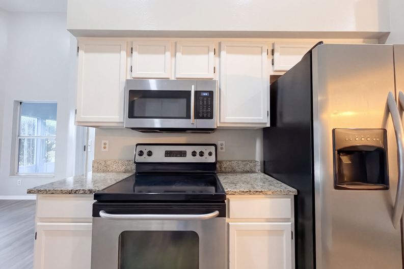 Photo 10 of 41 of 9703 Glenpointe Dr, Riverview, FL