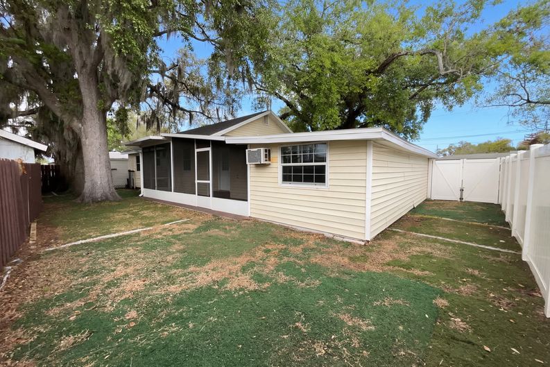 Photo 5 of 34 of 1623 12th St, Saint Cloud, FL